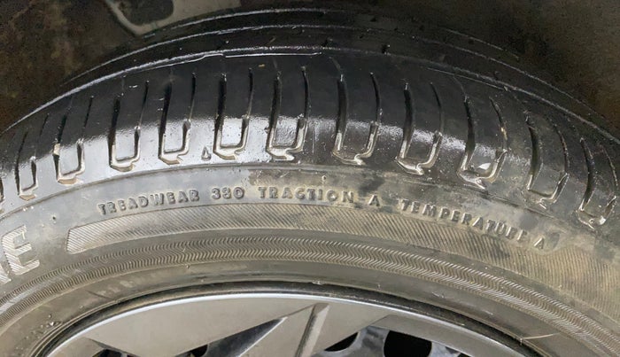 2023 Hyundai NEW I20 MAGNA 1.2 MT, Petrol, Manual, 29,339 km, Left Front Tyre Tread