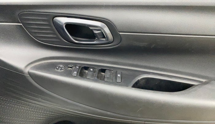 2023 Hyundai NEW I20 MAGNA 1.2 MT, Petrol, Manual, 29,339 km, Driver Side Door Panels Control