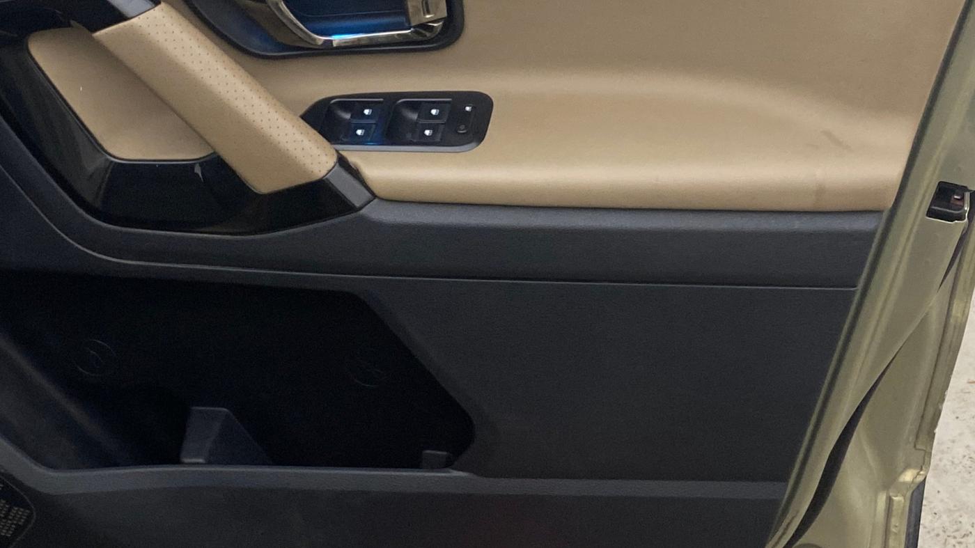 2022 Tata Safari XZ PLUS 6S KAZIRANGA, Diesel, Manual, 97,985 km, Driver Side Door Panels Control