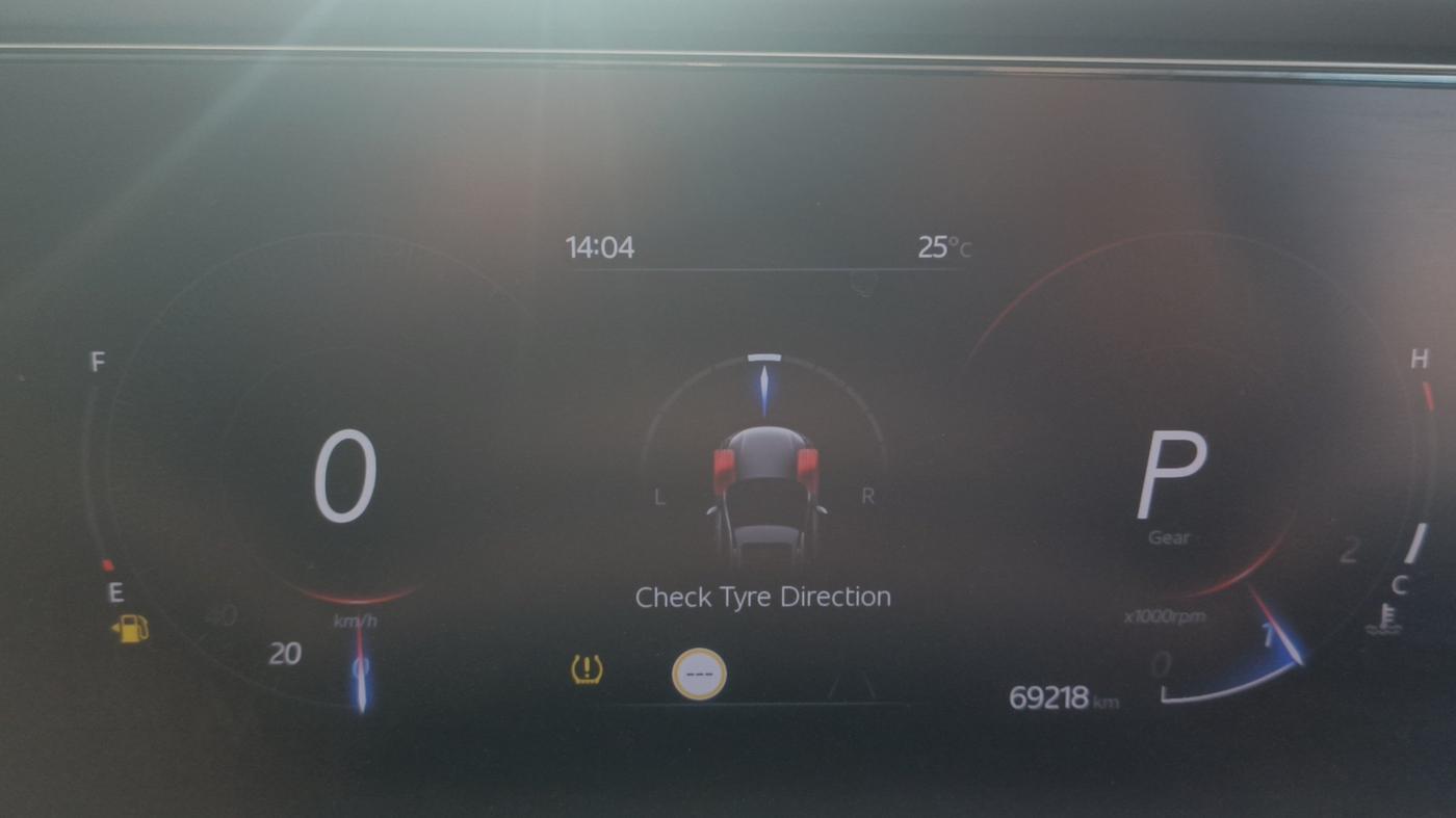 2022 Mahindra XUV700 AX 7 P AT 7 STR, Petrol, Automatic, 69,216 km, Odometer Image