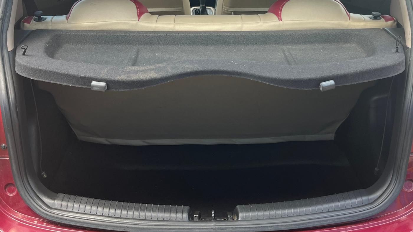 2016 Hyundai Grand i10 MAGNA AT 1.2 KAPPA VTVT, Petrol, Automatic, 20,698 km, Boot Inside