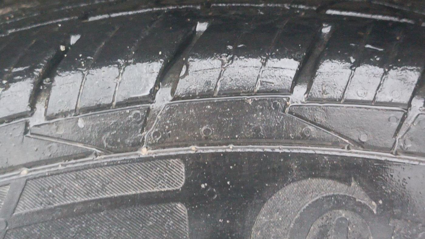 2016 Renault Duster 85 PS RXZ DIESEL, Diesel, Manual, 1,32,712 km, Left Front Tyre Tread