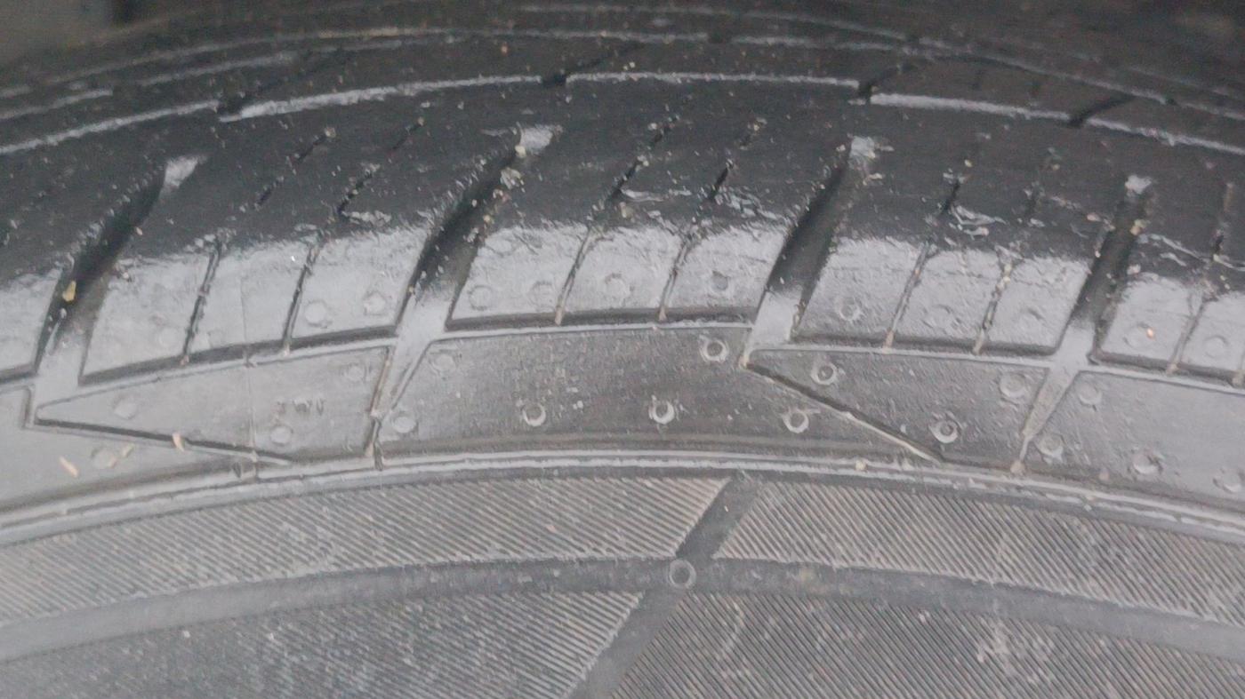 2016 Renault Duster 85 PS RXZ DIESEL, Diesel, Manual, 1,32,712 km, Right Front Tyre Tread