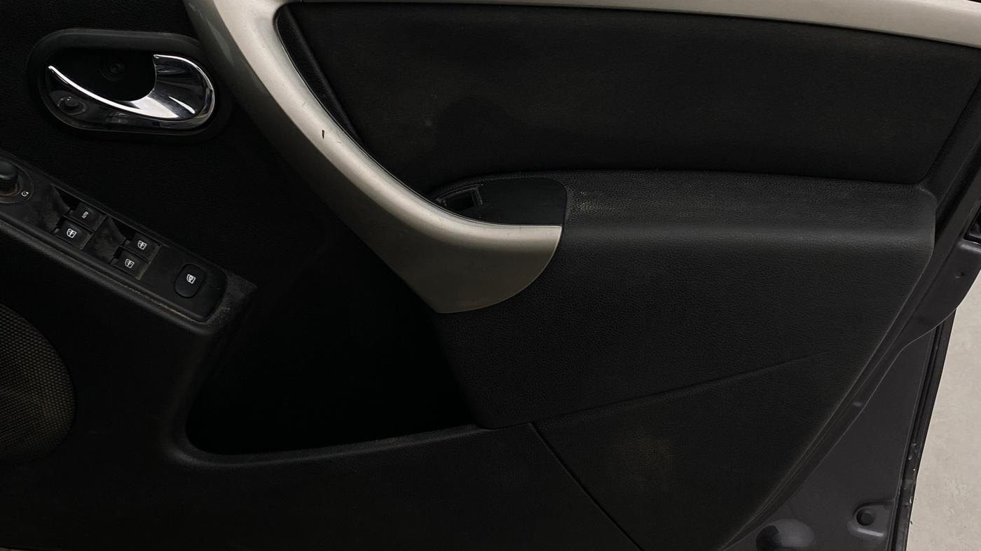 2021 Renault Duster RXZ 1.3 TURBO PETROL MT, Petrol, Manual, 69,187 km, Driver Side Door Panels Control