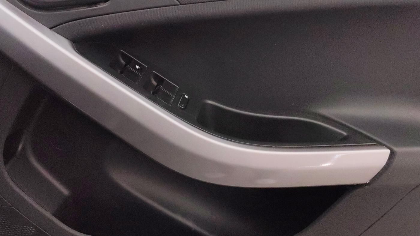 2022 Tata NEXON XM SUNROOF PETROL, Petrol, Manual, 32,132 km, Driver Side Door Panels Control