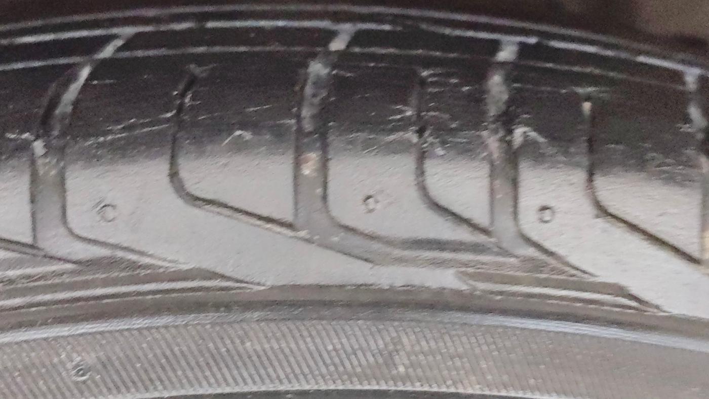 2022 Tata NEXON XM SUNROOF PETROL, Petrol, Manual, 32,132 km, Right Front Tyre Tread