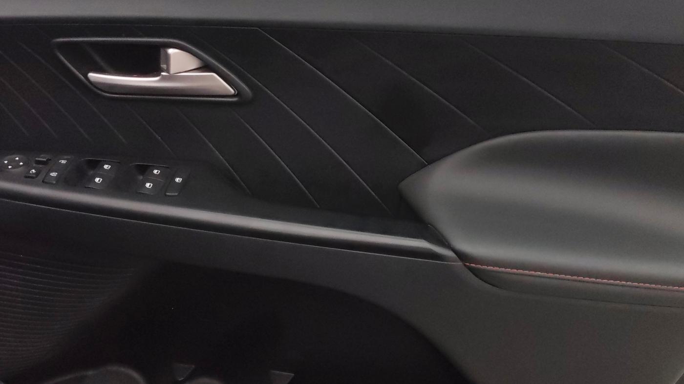 2024 Hyundai Verna SX (O) 1.5 TURBO PETROL DCT, Petrol, Automatic, 10,713 km, Driver Side Door Panels Control