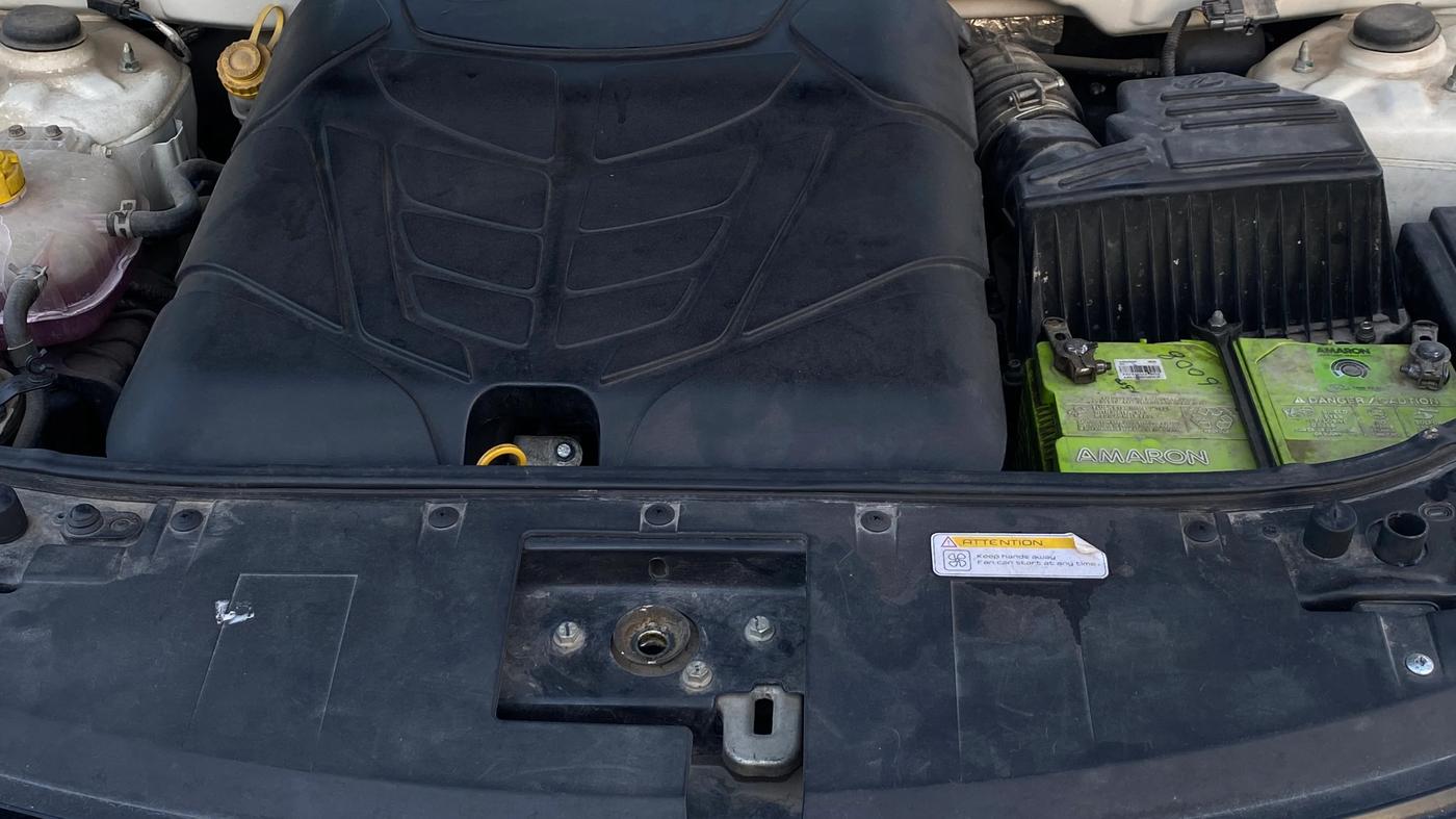 2017 Mahindra XUV500 G AT, Petrol, Automatic, 16,703 km, Engine View