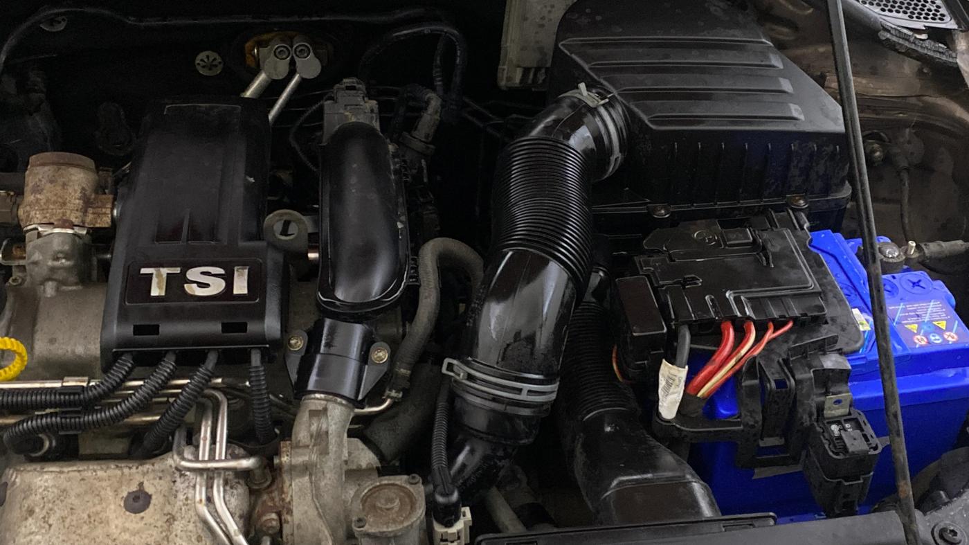 2015 Volkswagen Vento HIGHLINE PETROL AT, Petrol, Automatic, 20,273 km, Engine View - Left