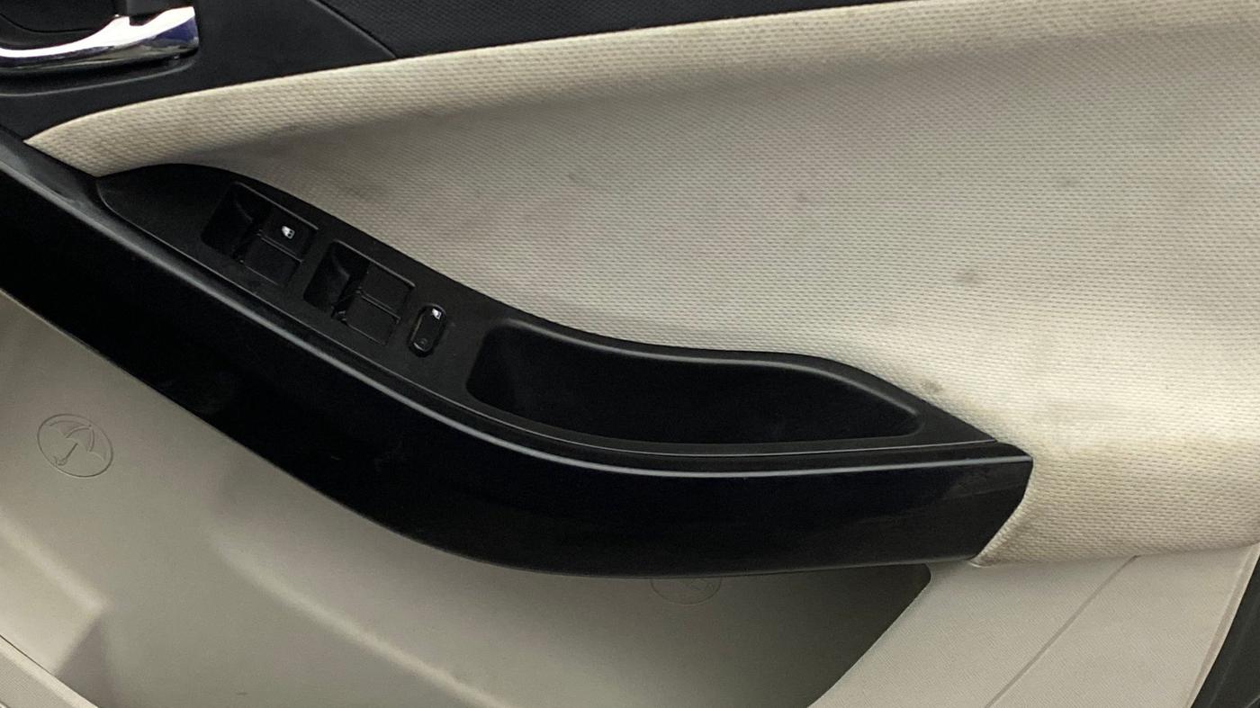 2021 Tata NEXON XZ PLUS DIESEL SUNROOF, Diesel, Manual, 95,859 km, Driver Side Door Panels Control