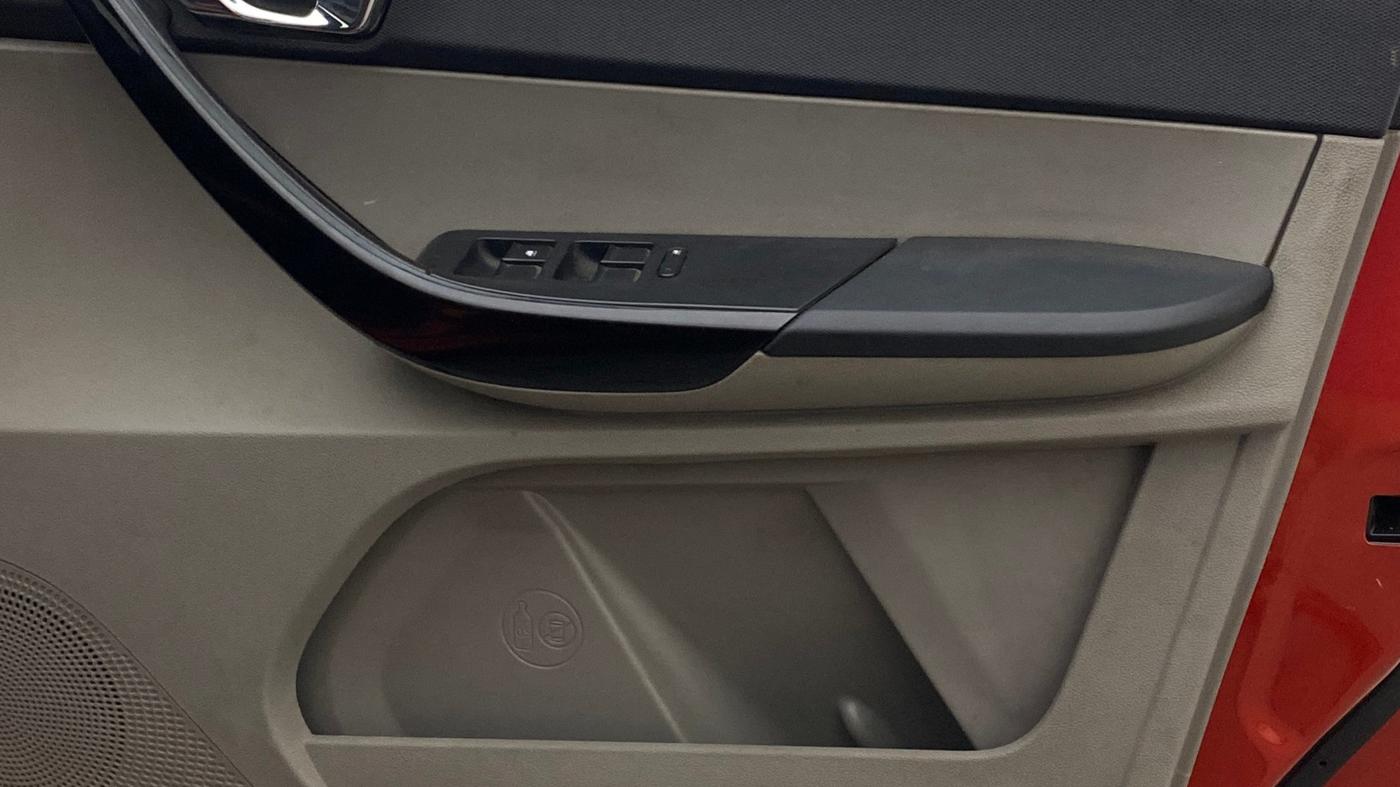2018 Tata Tiago XZA PETROL, Petrol, Automatic, 95,205 km, Driver Side Door Panels Control