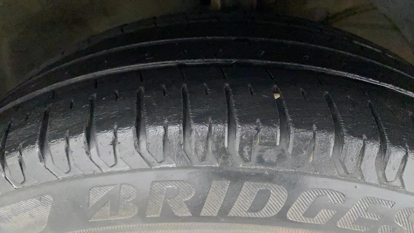 2020 Maruti Dzire ZXI Plus, Petrol, Manual, 40,077 km, Right Front Tyre Tread