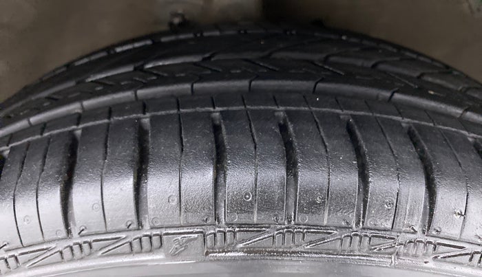 2016 Maruti Celerio ZXI OPT AMT, Petrol, Automatic, 88,127 km, Right Front Tyre Tread