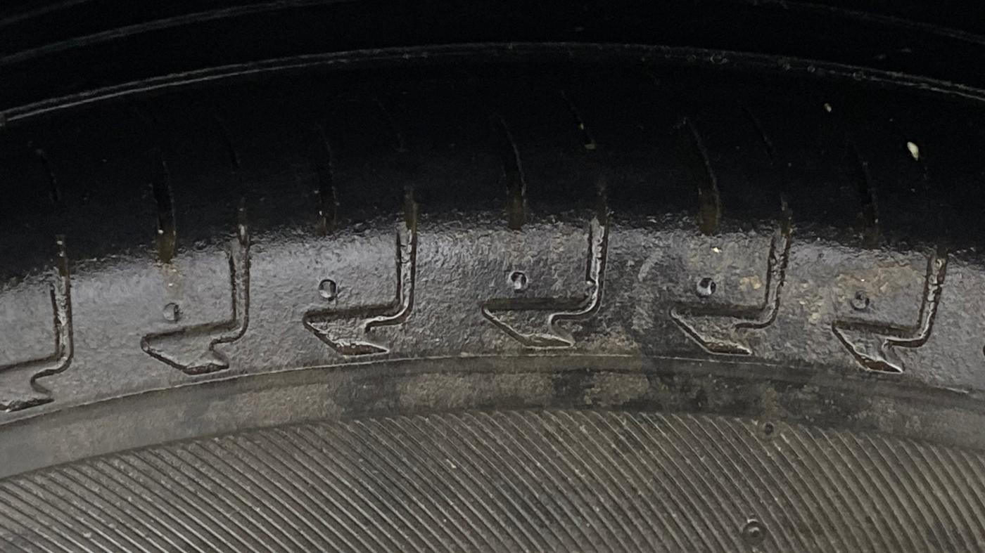 2013 Honda Brio S MT, Petrol, Manual, 1,26,760 km, Right Rear Tyre Tread