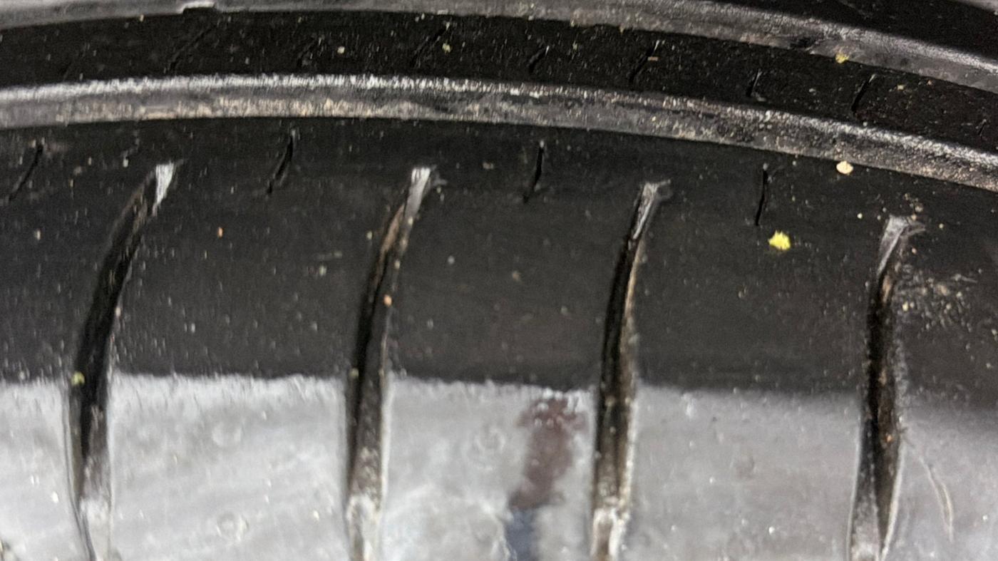 2016 Maruti Swift VXI, Petrol, Manual, 75,280 km, Left Front Tyre Tread