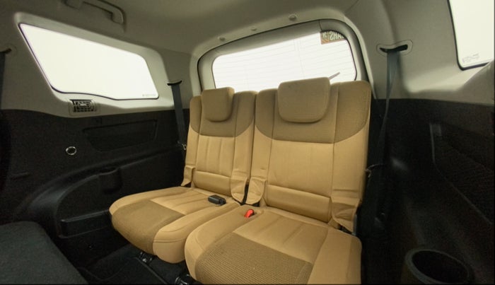 2018 Mahindra XUV500 W7 AT, Diesel, Automatic, 44,384 km, Third Seat Row ( optional )