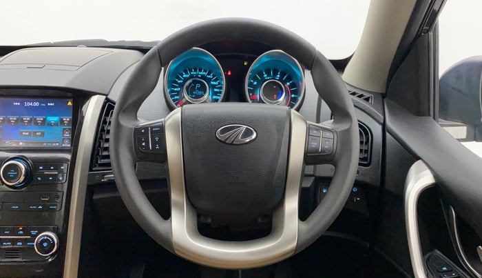 2018 Mahindra XUV500 W7 AT, Diesel, Automatic, 44,384 km, Steering Wheel Close Up
