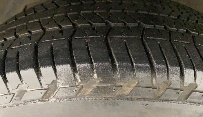 2018 Mahindra XUV500 W7 AT, Diesel, Automatic, 44,384 km, Left Front Tyre Tread