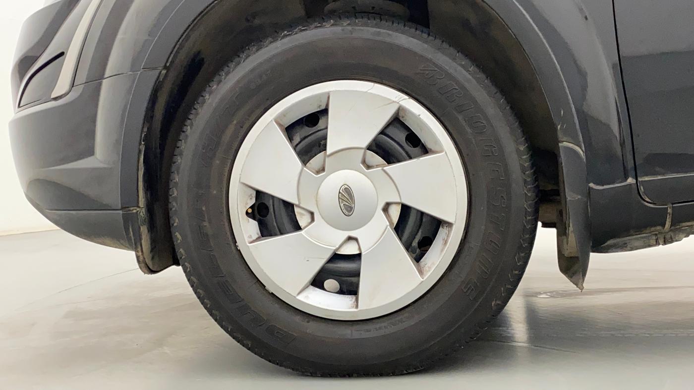 2018 Mahindra XUV500 W7 AT, Diesel, Automatic, 44,384 km, Left Front Wheel