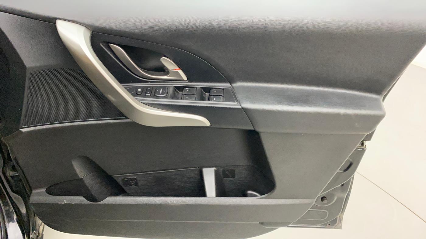 2018 Mahindra XUV500 W7 AT, Diesel, Automatic, 44,384 km, Driver Side Door Panels Control