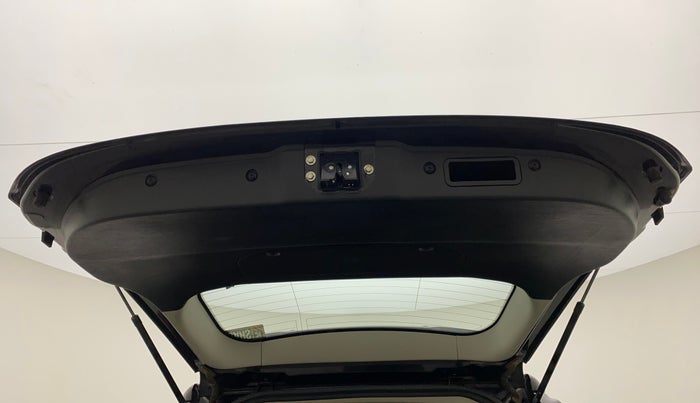 2018 Mahindra XUV500 W7 AT, Diesel, Automatic, 44,384 km, Boot Door Open