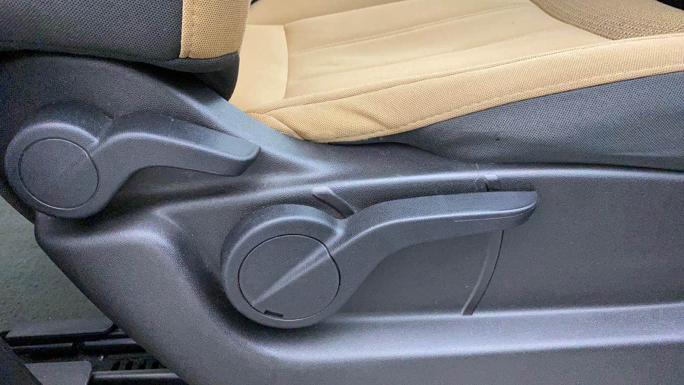 2018 Mahindra XUV500 W7 AT, Diesel, Automatic, 44,384 km, Driver Side Adjustment Panel