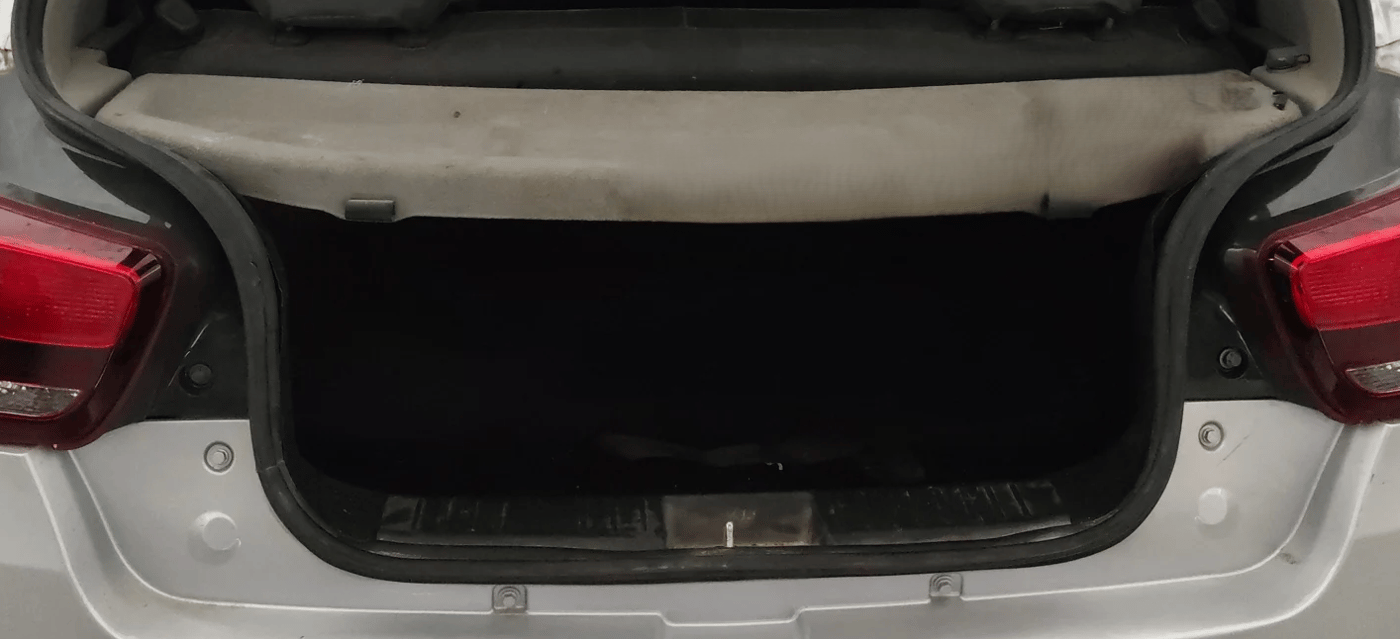 2017 Mahindra KUV 100 NXT K8 P 6 STR, Petrol, Manual, 1,00,636 km, Boot Inside
