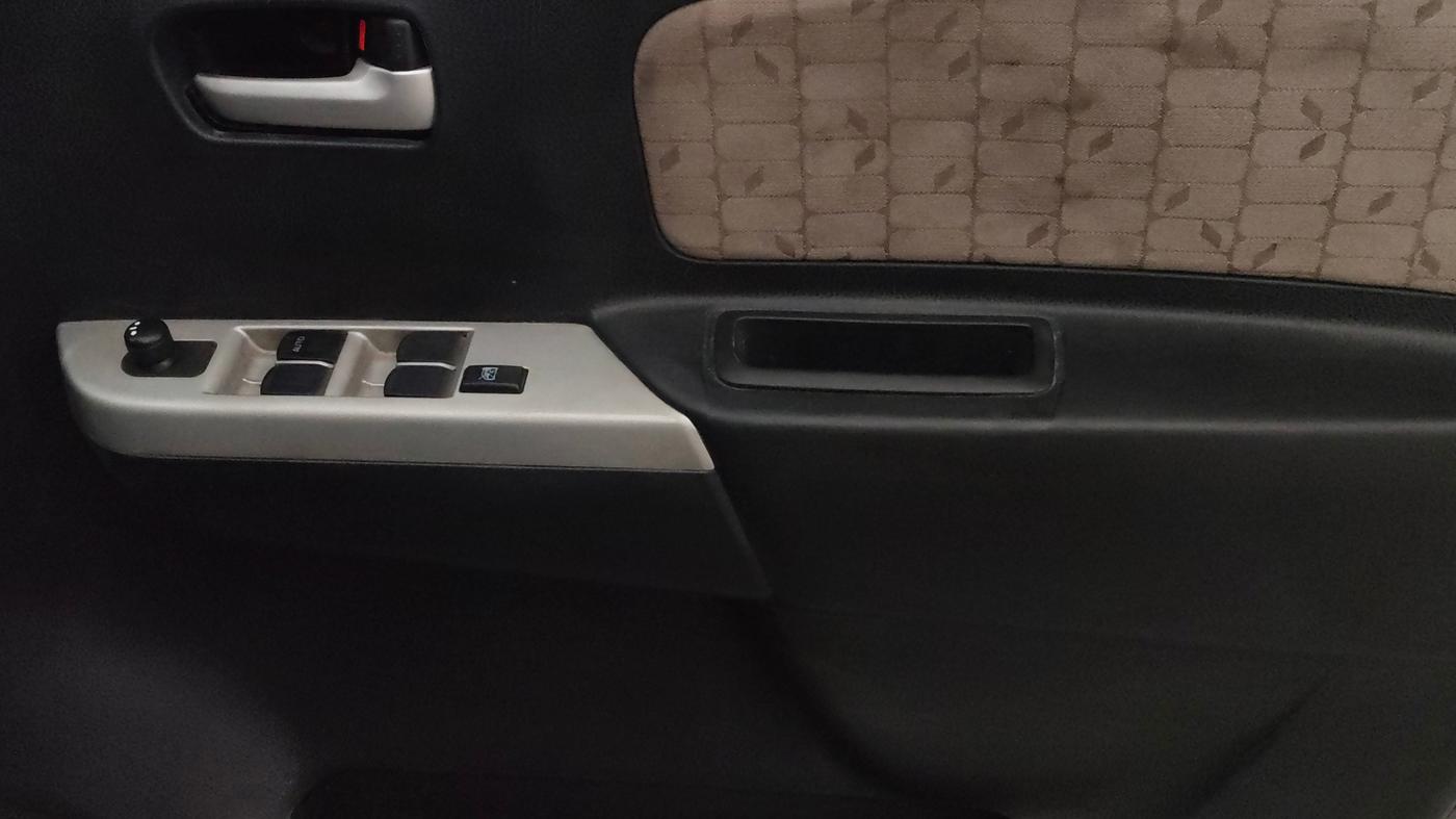 2014 Maruti Wagon R 1.0 VXI, Petrol, Manual, 54,230 km, Driver Side Door Panels Control
