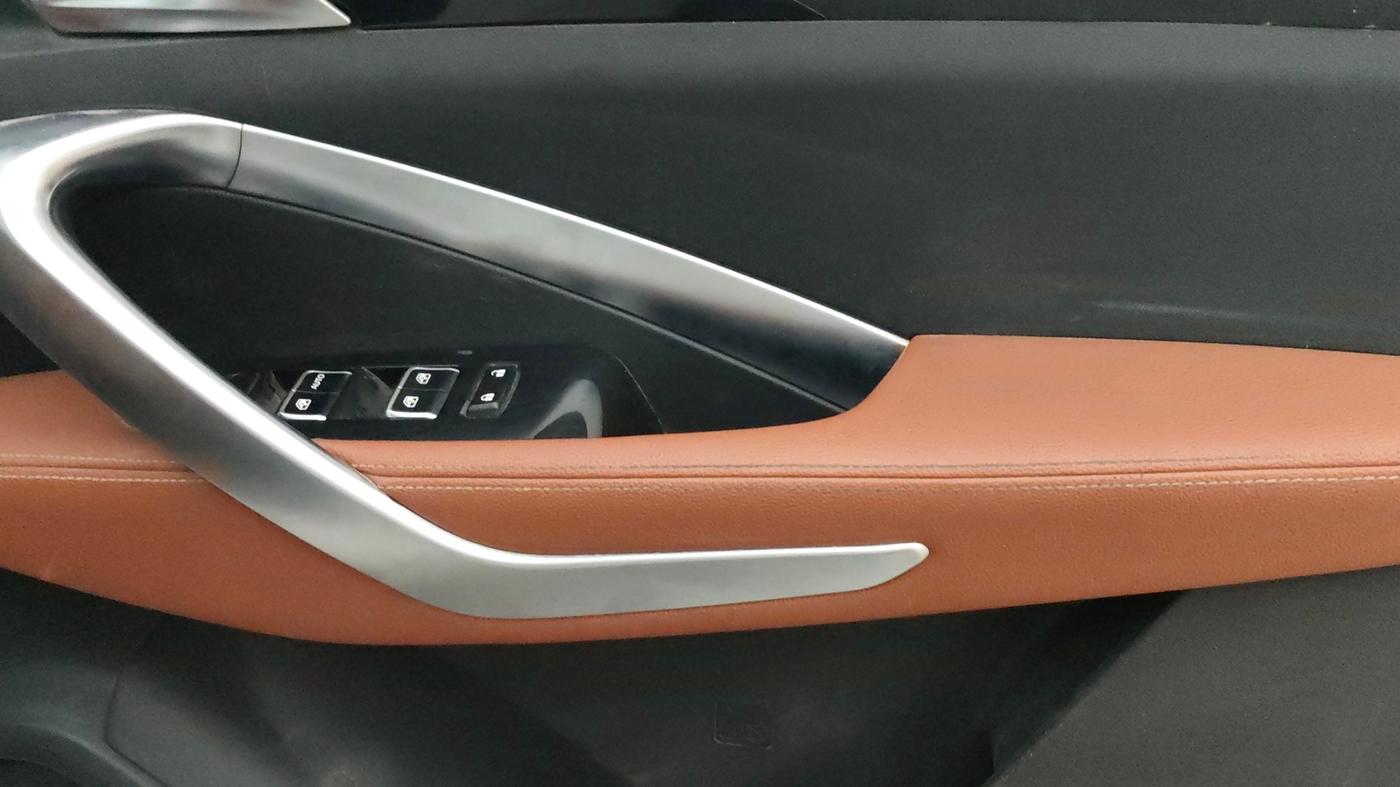 2020 MG HECTOR PLUS SHARP 1.5 PETROL TURBO DCT 6-STR, Petrol, Automatic, 1,09,446 km, Driver Side Door Panels Control
