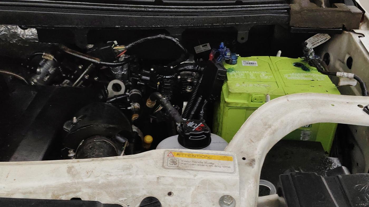 2019 Mahindra TUV300 T10, Diesel, Manual, 27,583 km, Engine View - Left