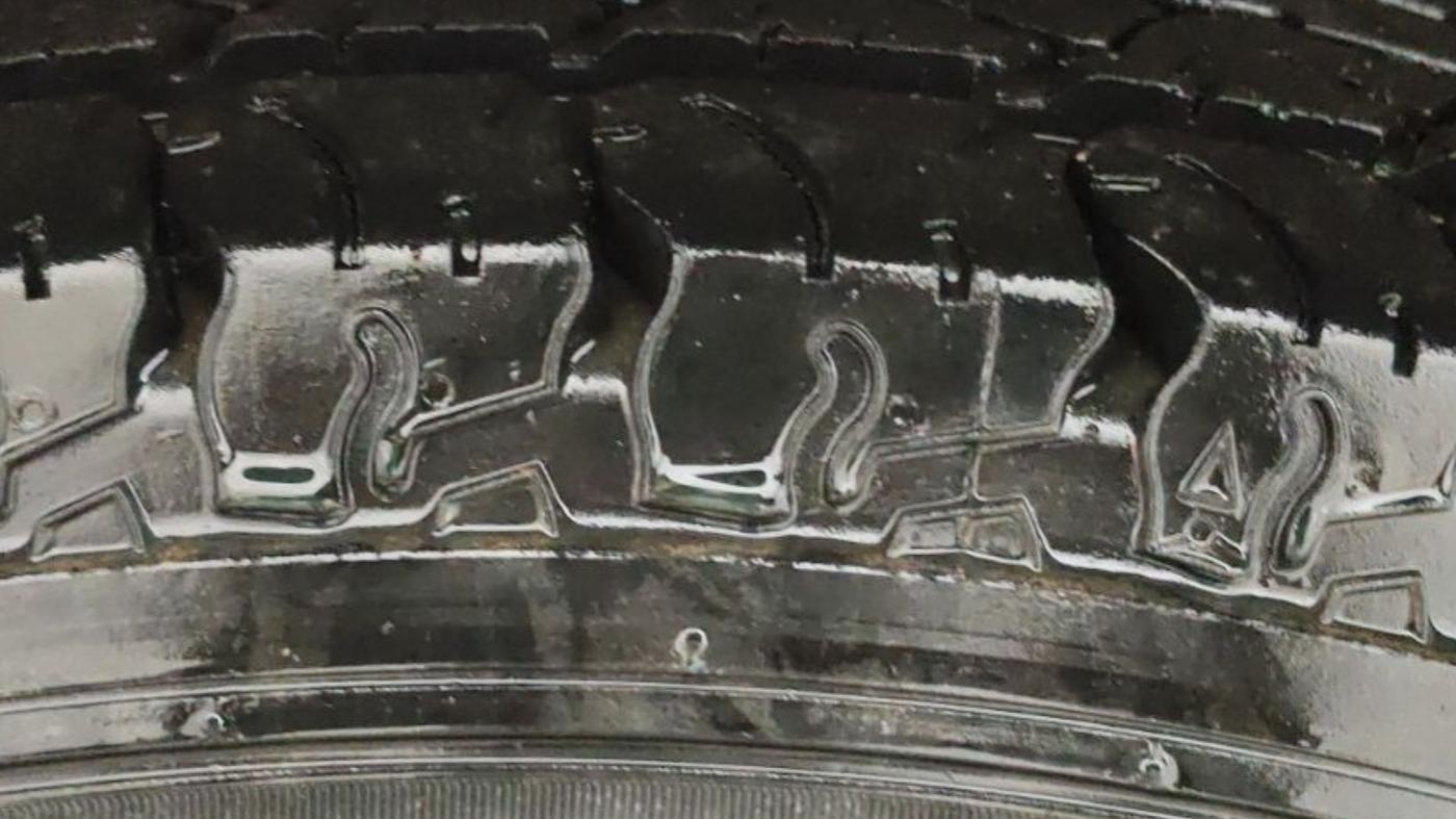 2019 Mahindra TUV300 T10, Diesel, Manual, 27,583 km, Left Rear Tyre Tread