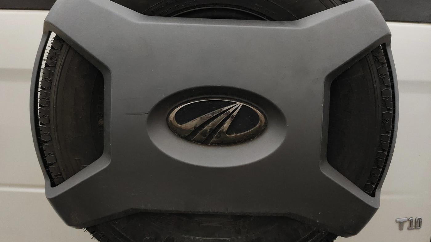 2019 Mahindra TUV300 T10, Diesel, Manual, 27,583 km, Spare Tyre