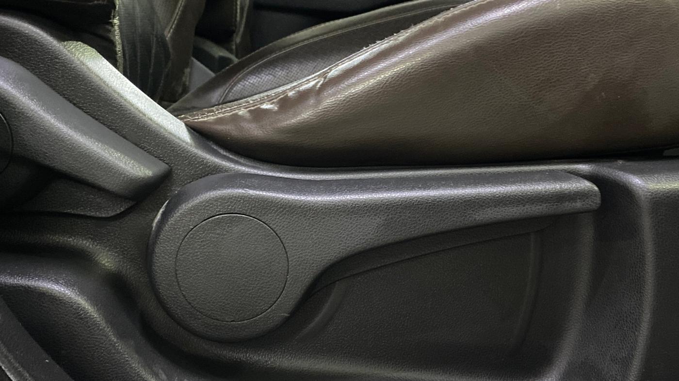 2019 Nissan Kicks XV DIESEL, Diesel, Manual, 1,11,329 km, Driver Side Adjustment Panel