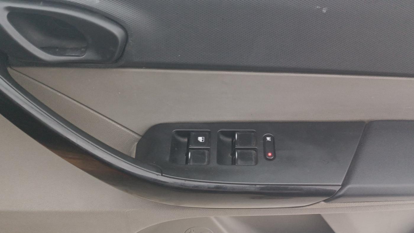 2017 Tata Tiago XM PETROL, Petrol, Manual, 1,07,113 km, Driver Side Door Panels Control