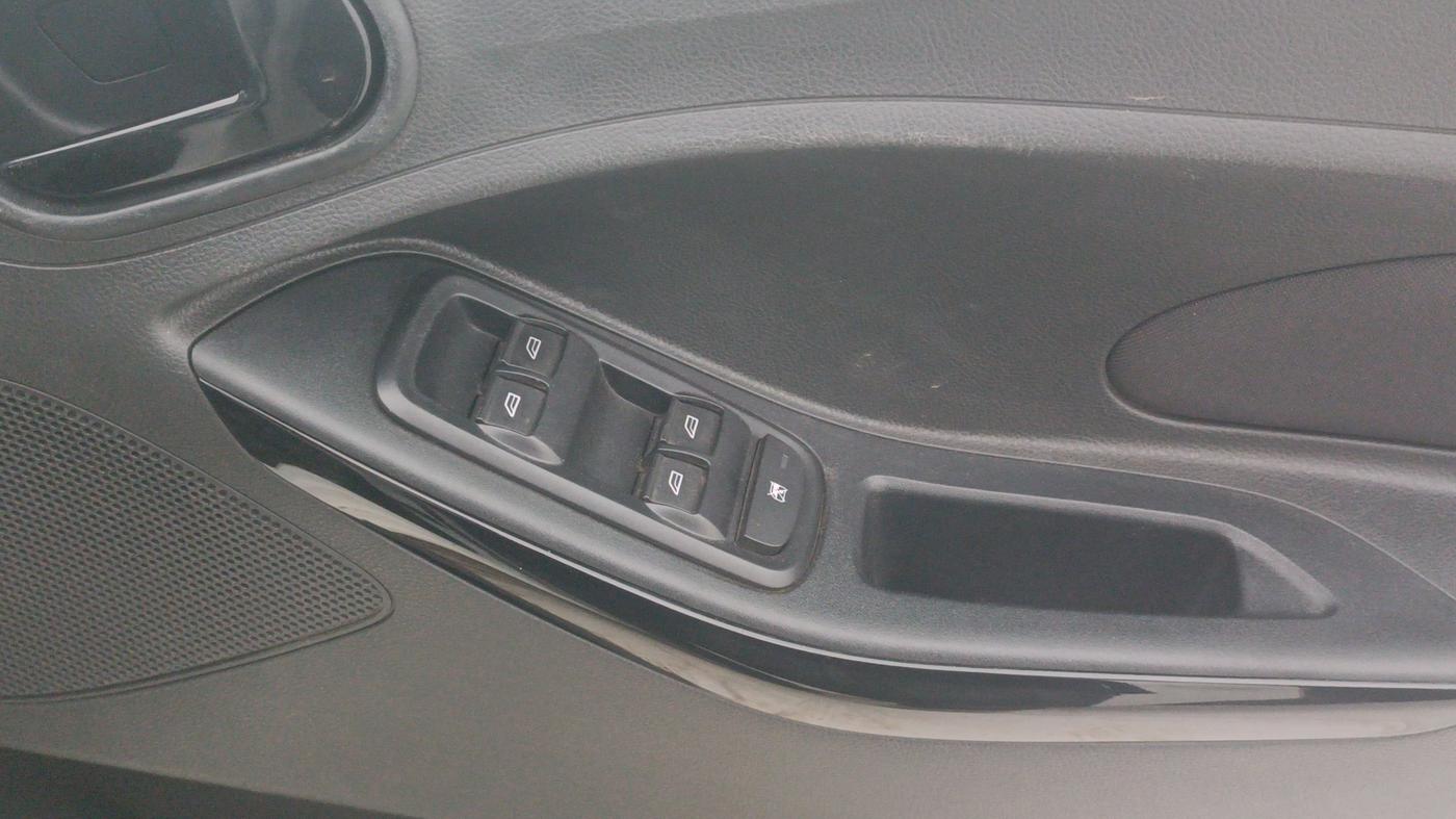 2021 Ford New Figo TITANIUM PLUS 1.2 PETROL AT, Petrol, Automatic, 28,155 km, Driver Side Door Panels Control
