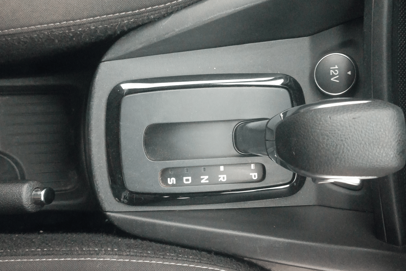 2021 Ford New Figo TITANIUM PLUS 1.2 PETROL AT, Petrol, Automatic, 28,155 km, Gear Lever