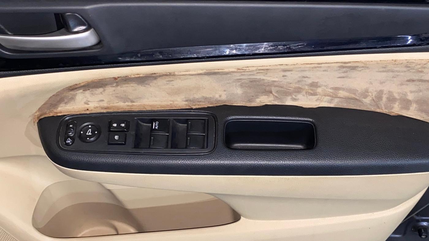 2018 Honda Amaze 1.2L I-VTEC S, Petrol, Manual, 45,065 km, Driver Side Door Panels Control