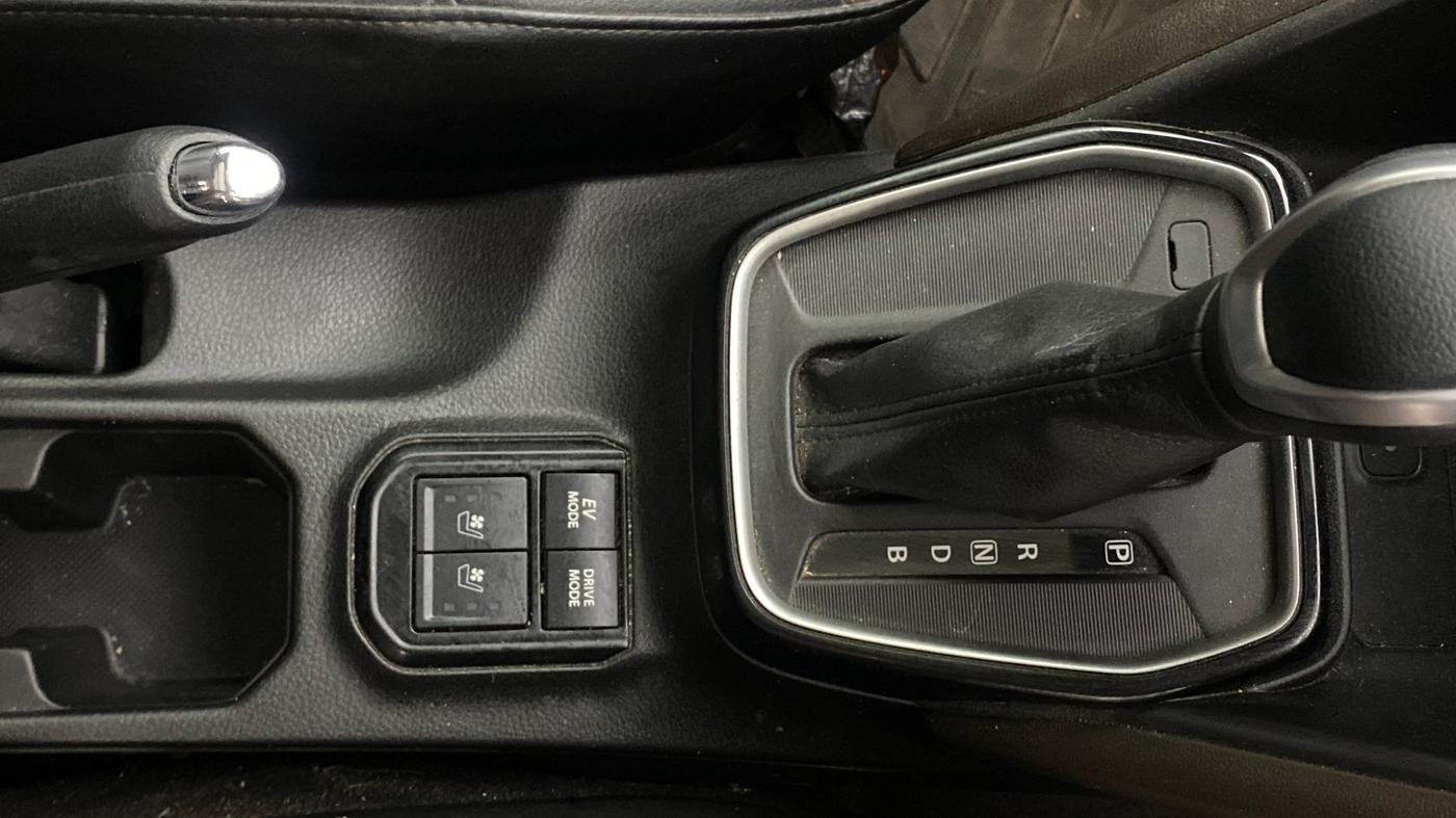 2022 Toyota URBAN CRUISER HYRYDER V HYBRID, Hybrid, Automatic, 33,635 km, Gear Lever