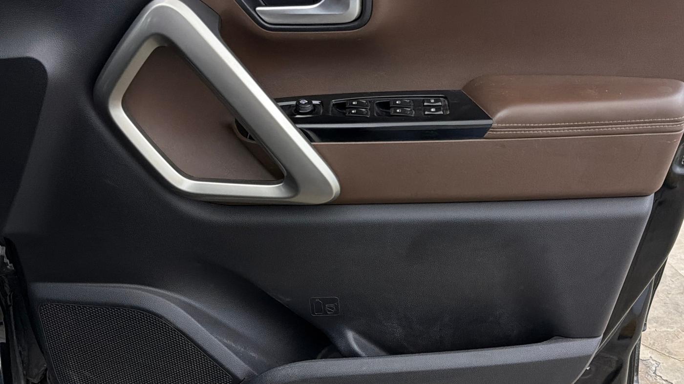 2022 Mahindra SCORPIO-N Z8 L PETROL AT 6 STR, Petrol, Automatic, 63,201 km, Driver Side Door Panels Control