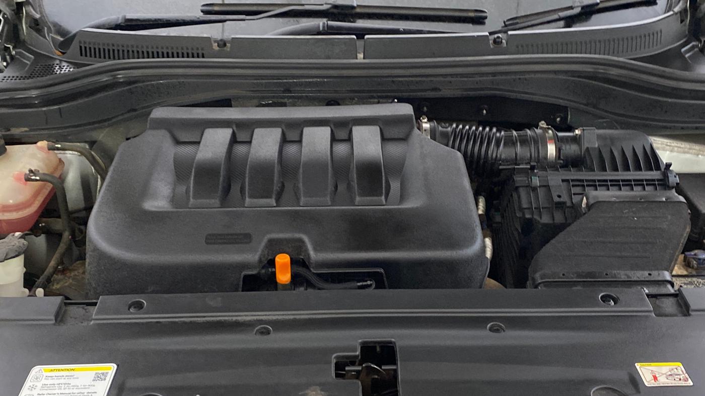 2022 Mahindra XUV700 AX 5 P AT 5 STR, Petrol, Automatic, 26,584 km, Engine View