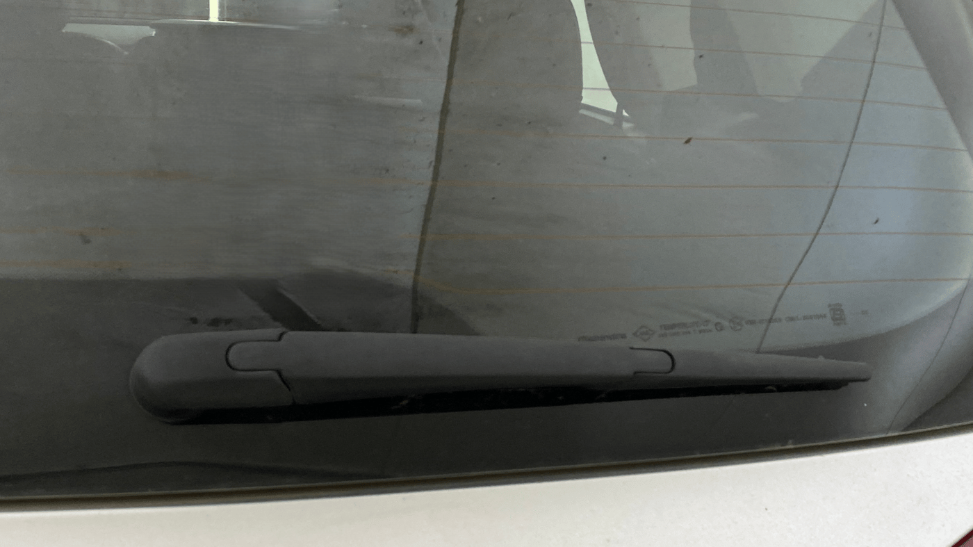 2022 Mahindra XUV700 AX 5 P AT 5 STR, Petrol, Automatic, 26,584 km, Rear Wiper