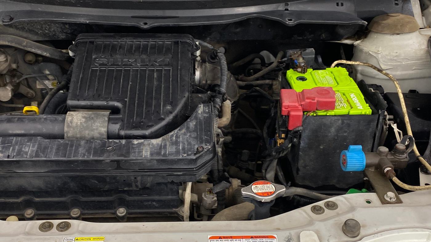 2016 Maruti Swift LXI, CNG, Manual, 95,263 km, Engine View - Left