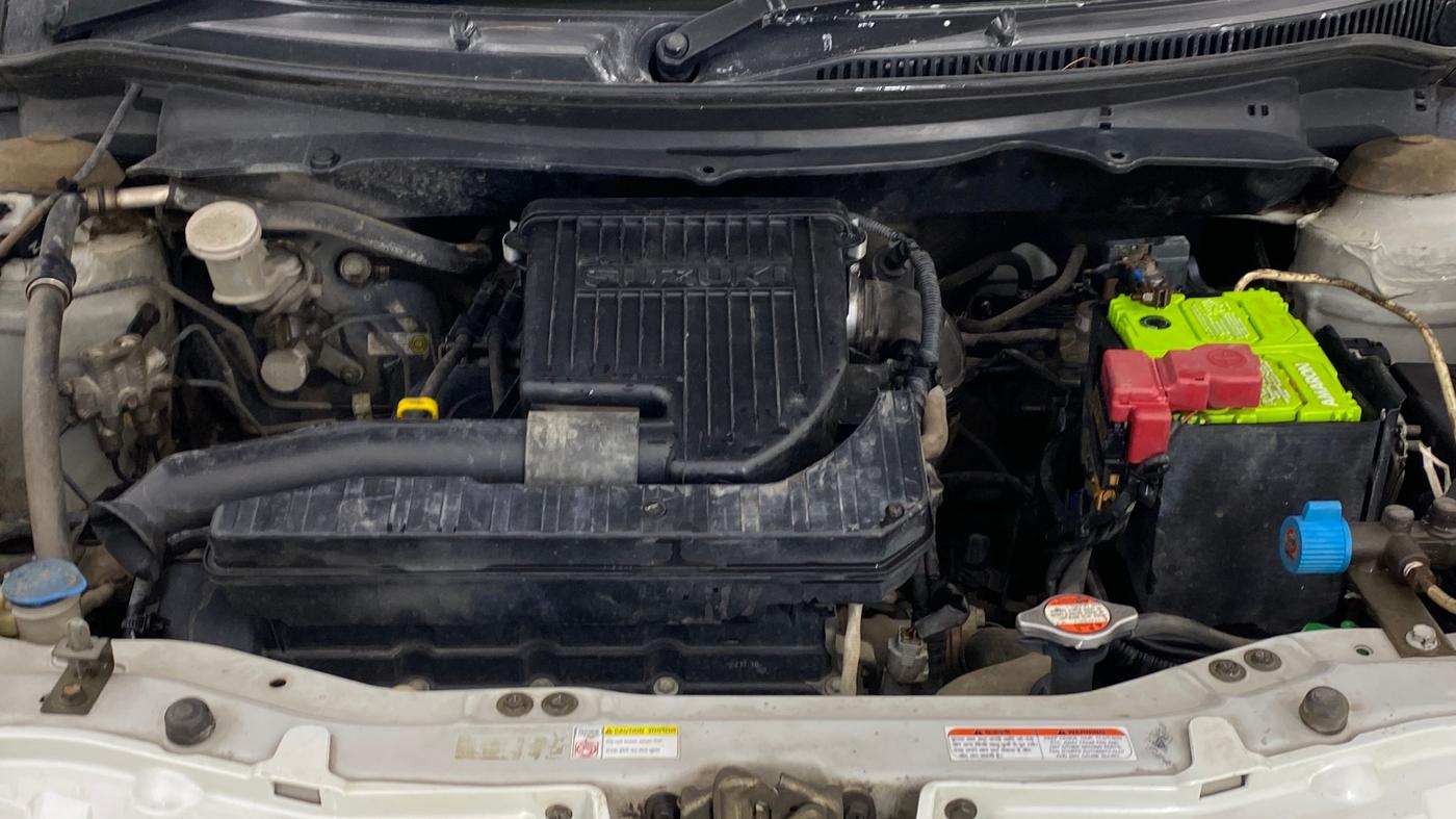 2016 Maruti Swift LXI, CNG, Manual, 95,263 km, Engine View