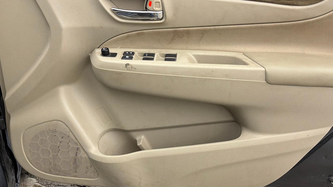 2024 Maruti Ciaz SIGMA 1.5 SHVS MT  PETROL, Petrol, Manual, 62,759 km, Driver Side Door Panels Control