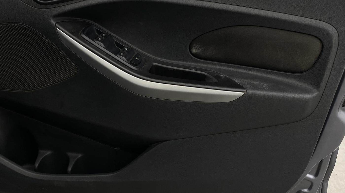 2016 Ford New Figo TREND 1.2 PETROL, Petrol, Manual, 91,413 km, Driver Side Door Panels Control