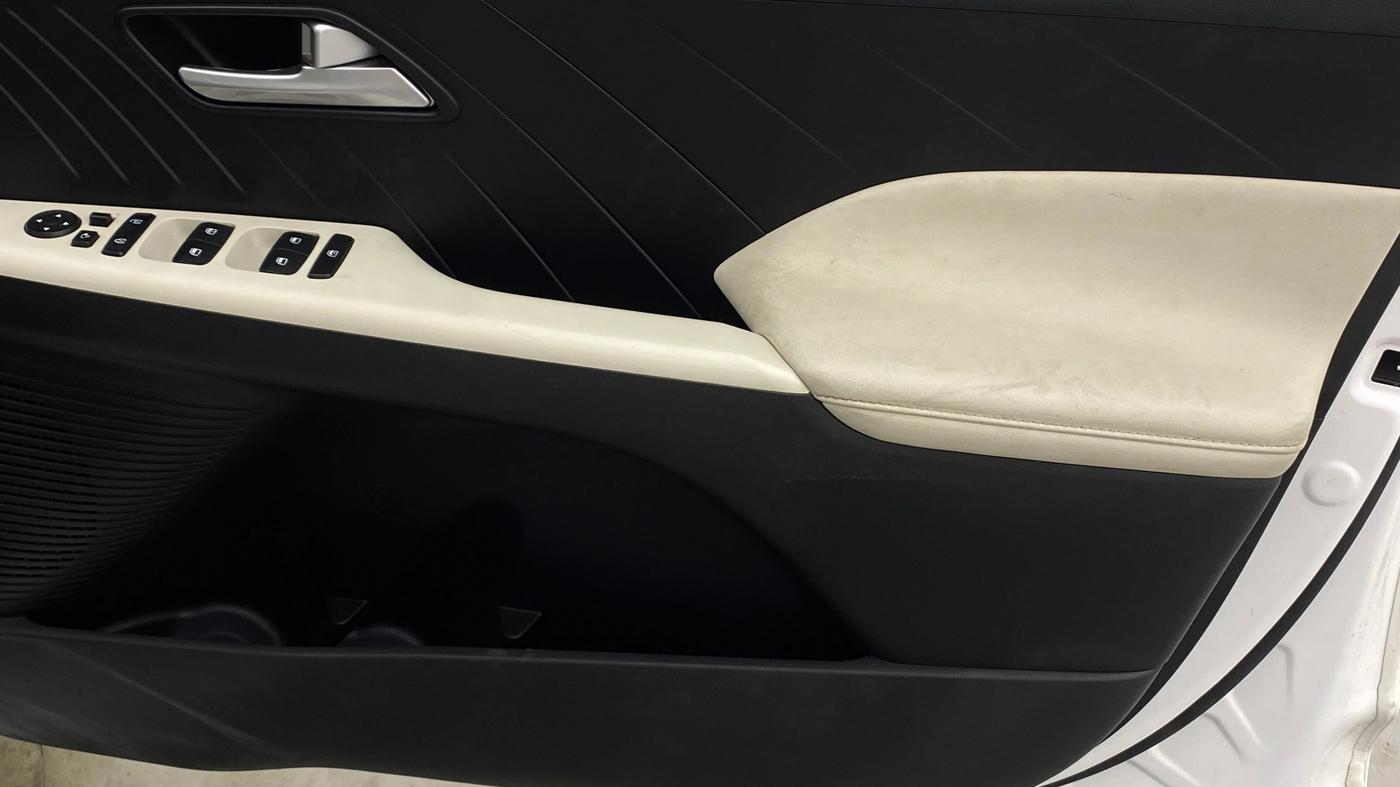 2024 Hyundai Verna SX(O) 1.5 MPI IVT , Petrol, Automatic, 9,034 km, Driver Side Door Panels Control
