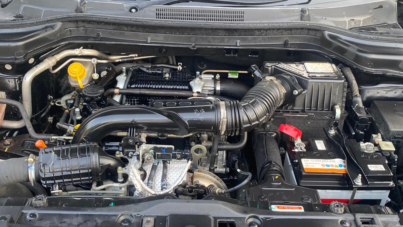 2024 Mahindra XUV 3XO AX5L 1.2 TGDi, Petrol, Manual, 32,116 km, Engine View