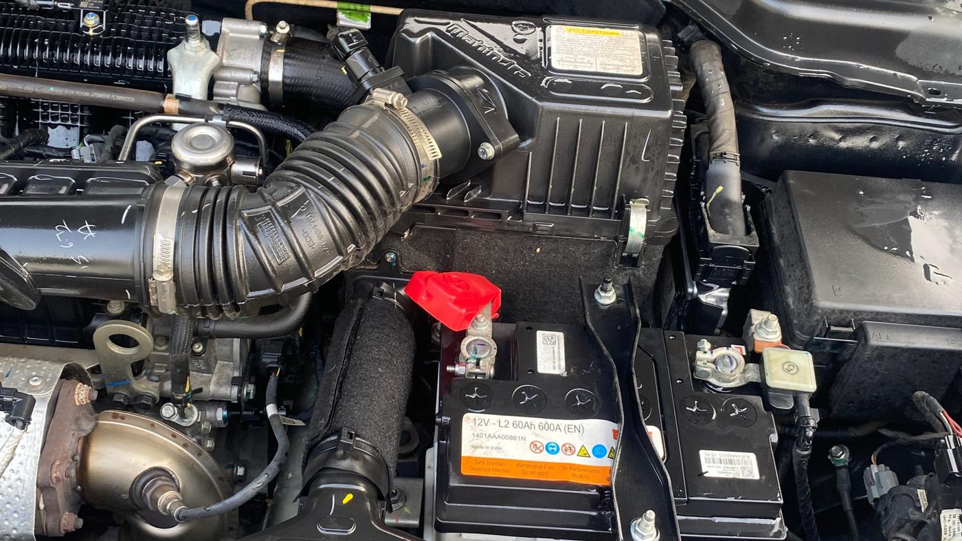 2024 Mahindra XUV 3XO AX5L 1.2 TGDi, Petrol, Manual, 32,116 km, Engine View - Left