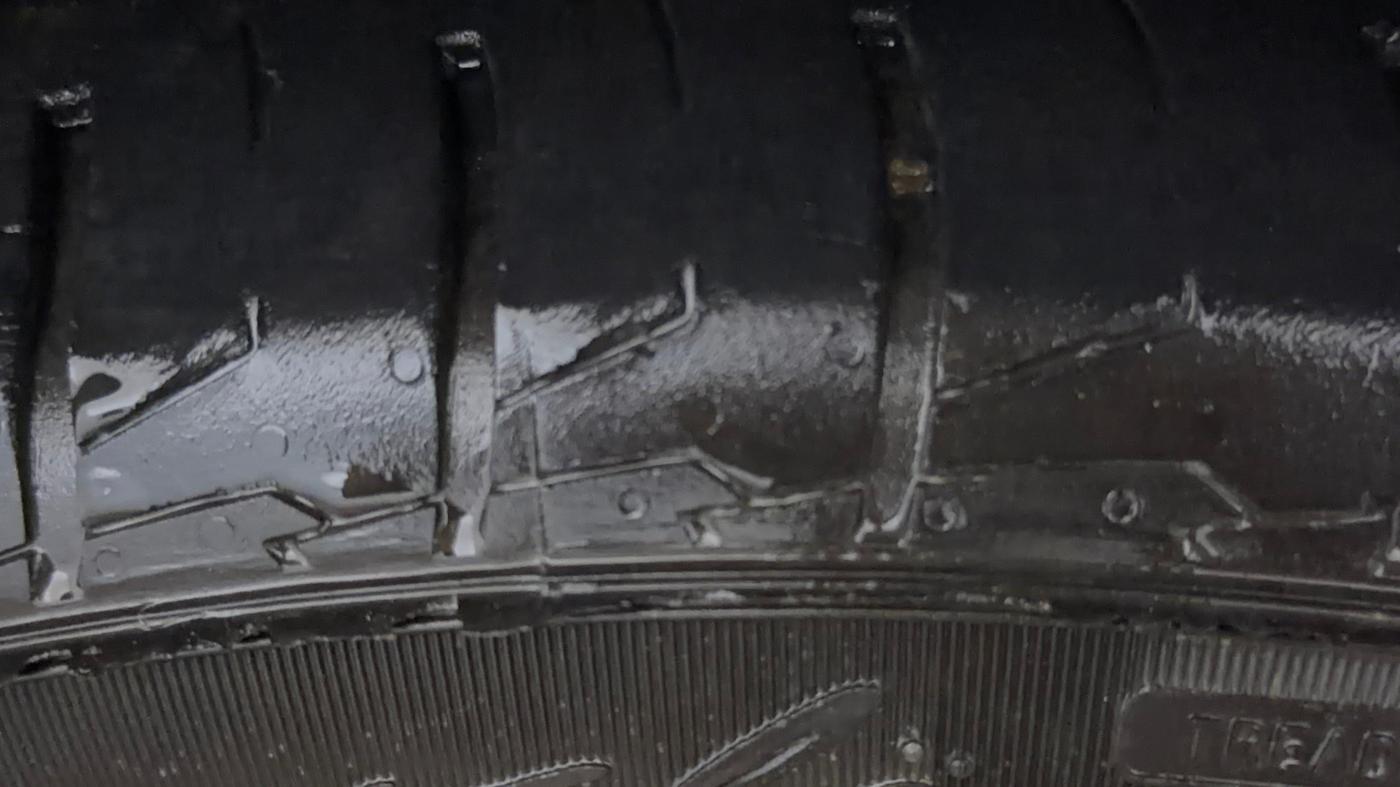 2019 Mahindra XUV300 W8 (O) 1.2 PETROL, Petrol, Manual, 64,948 km, Left Front Tyre Tread