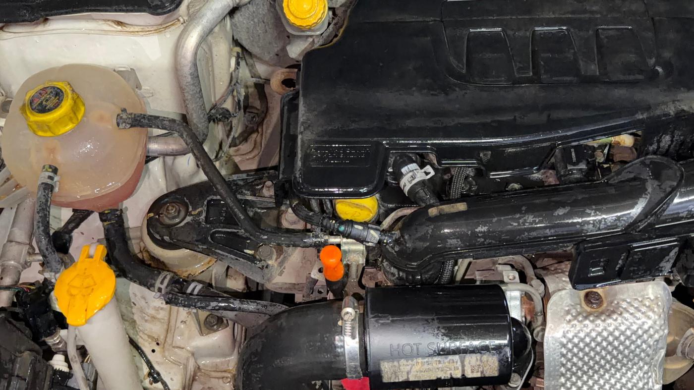 2019 Mahindra XUV300 W8 (O) 1.2 PETROL, Petrol, Manual, 64,948 km, Engine View - Right